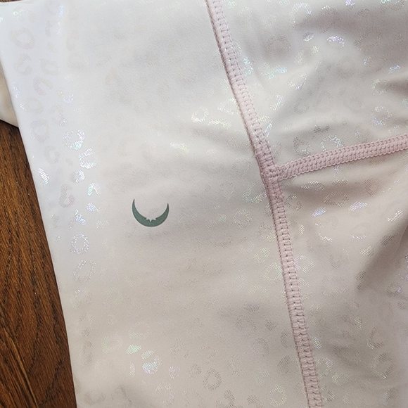 Zyia Light and Tight Pink Leopard - Picture 2 of 4